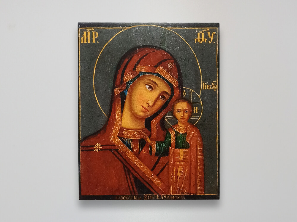 Казанская икона Божией Матери на голубом фоне