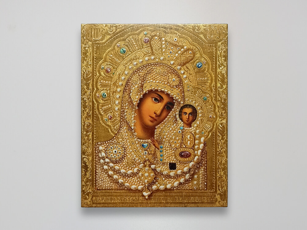 Казанская икона Божией Матери со светлым ликом (средняя)